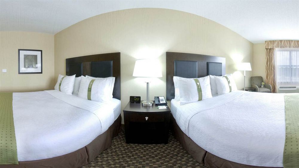 Holiday Inn Hotel & Suites Memphis-Wolfchase Galleria By Ihg Екстериор снимка