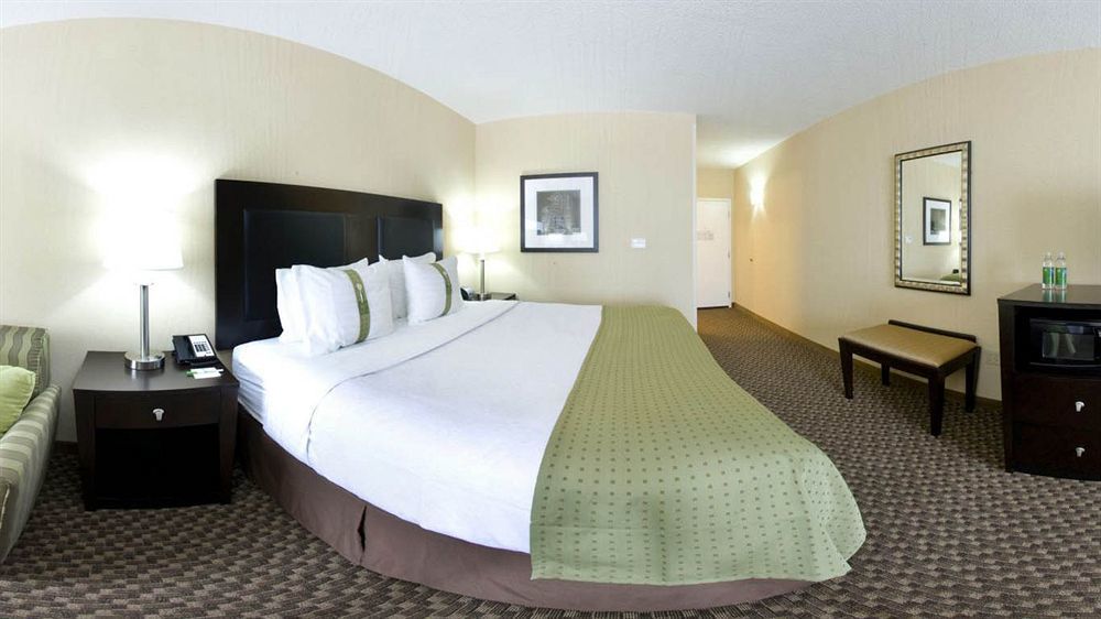 Holiday Inn Hotel & Suites Memphis-Wolfchase Galleria By Ihg Екстериор снимка